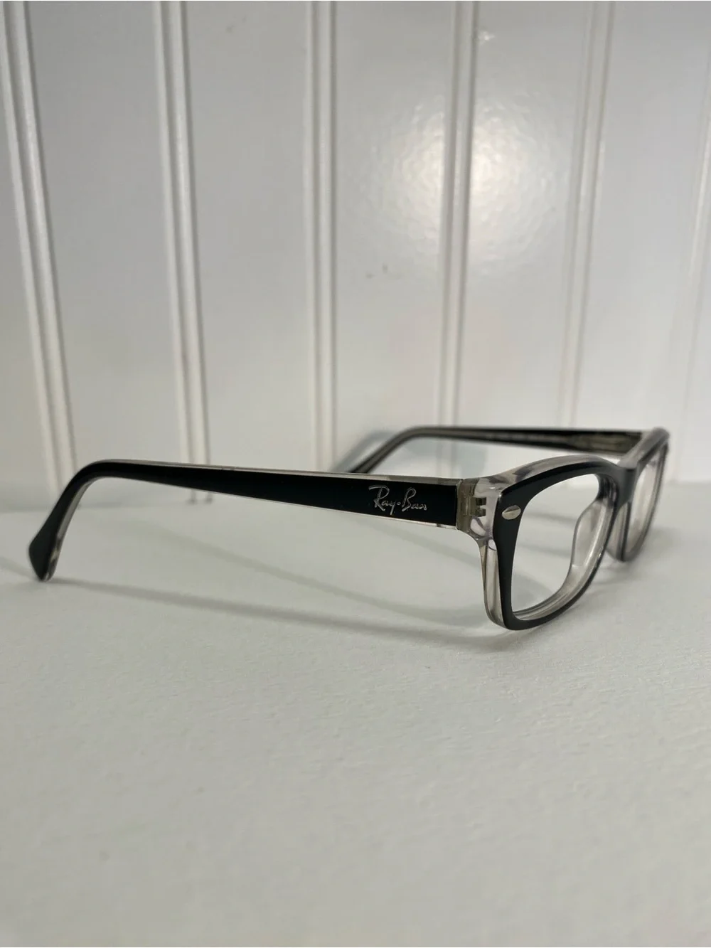 Ray-Ban style accents